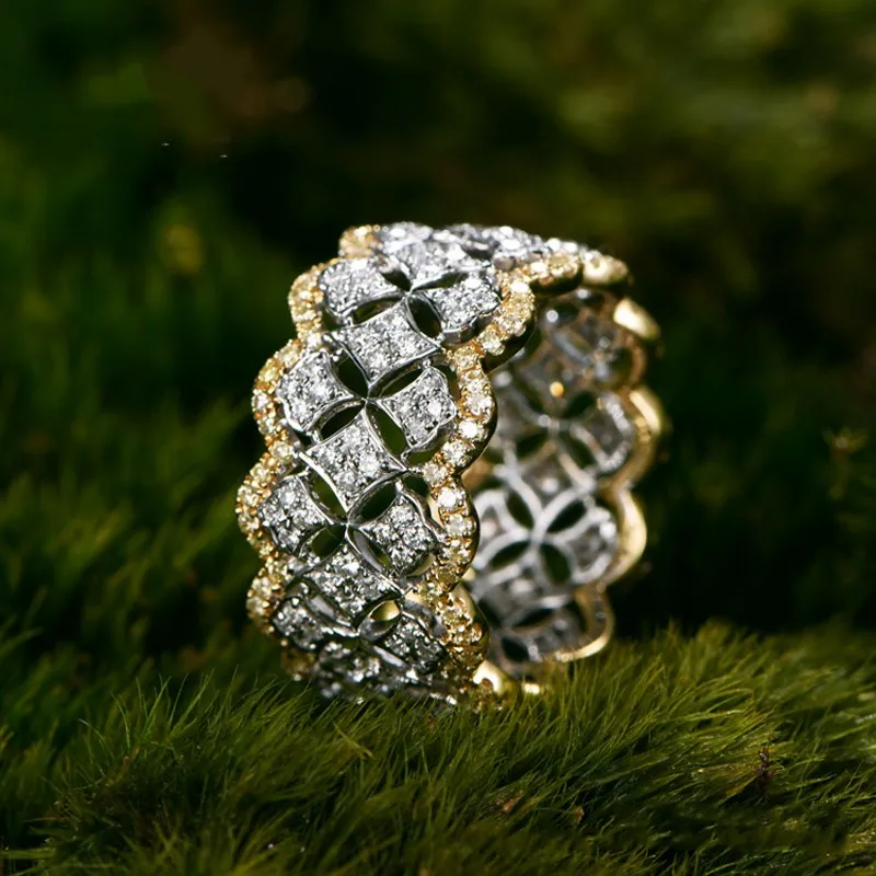 Elegant Ring in Gold and Silver